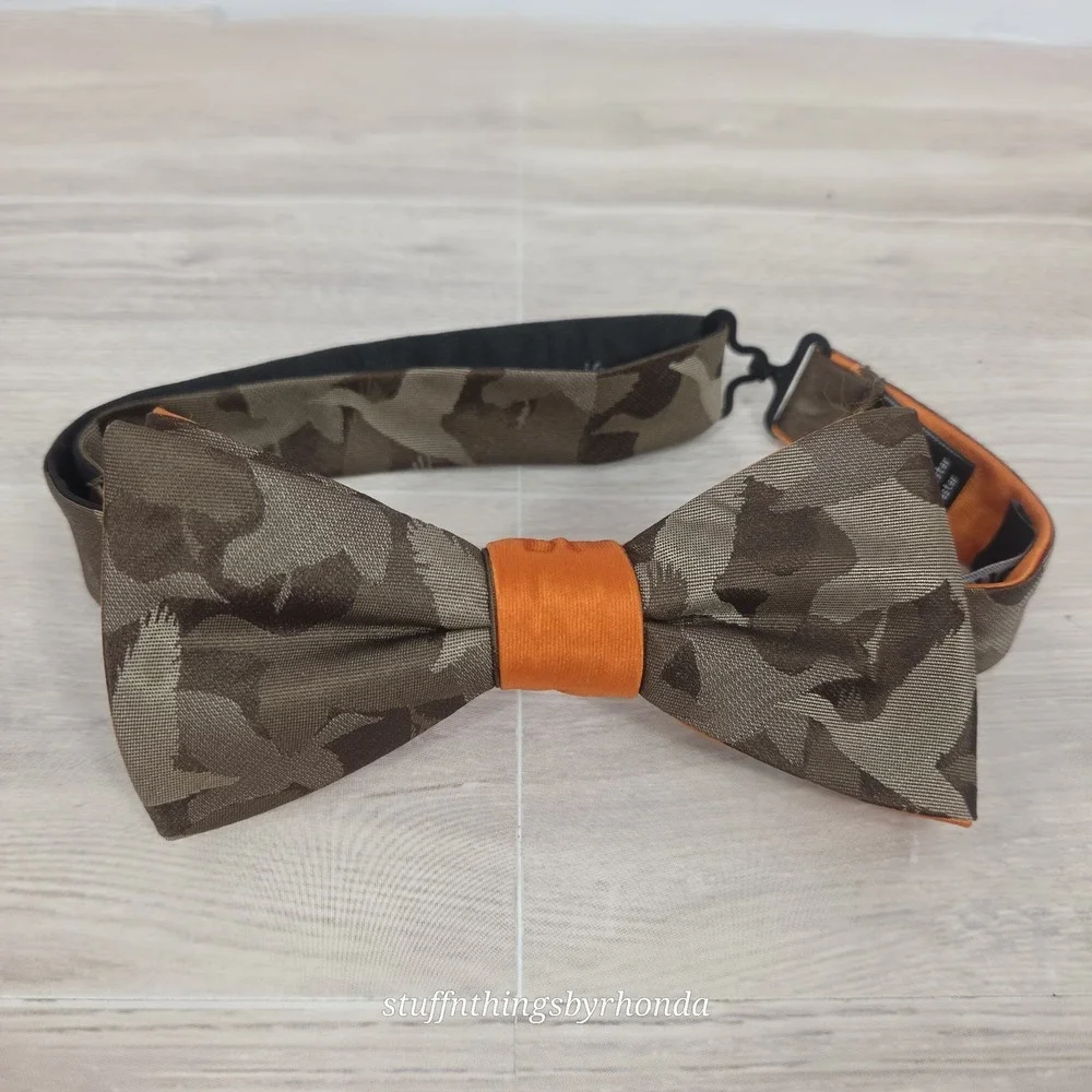 Duck Dynasty Mens Mossy Break-up Camouflage Banded Pre Tied Adjustable Bow Tie‎